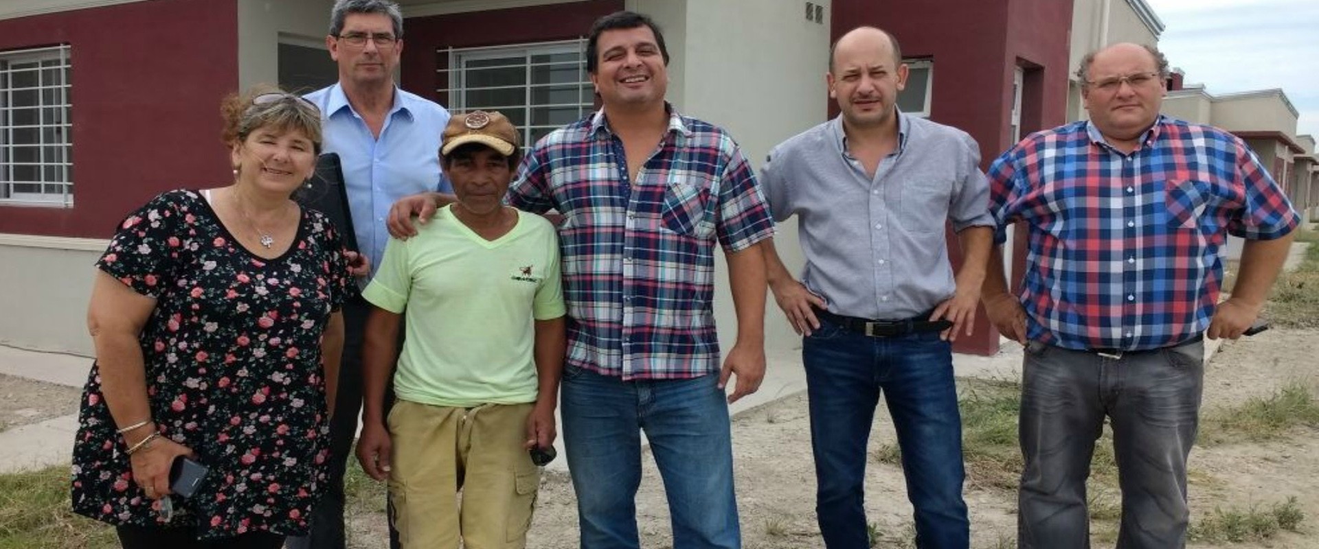 El gobierno construye 12 viviendas sociales en Colonia Ensayo