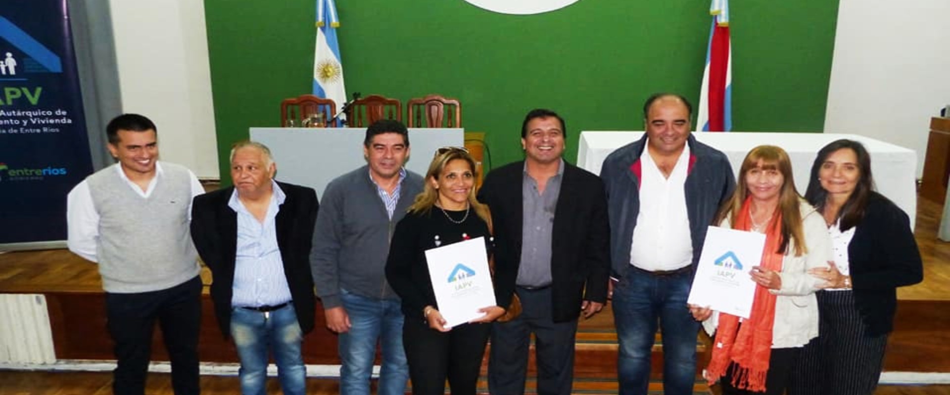 Más de 500 familias de familias de Paraná recibieron las escrituras de sus viviendas sociales