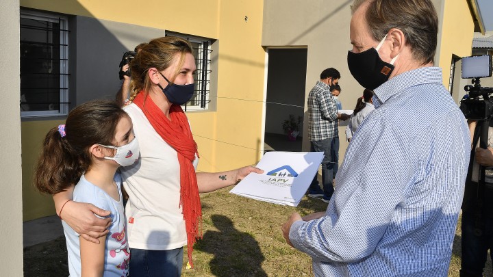 La provincia moviliza la economía con programas de viviendas, obras de agua y saneamiento