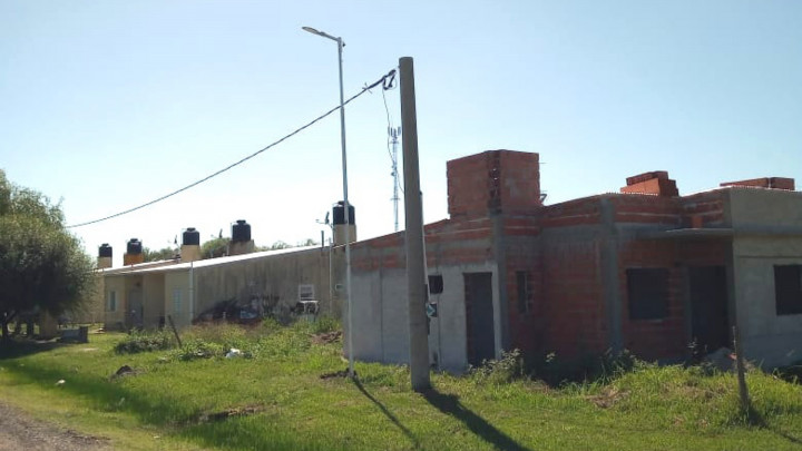 Con fondos provinciales reanudaron la construcción de viviendas en El Pingo