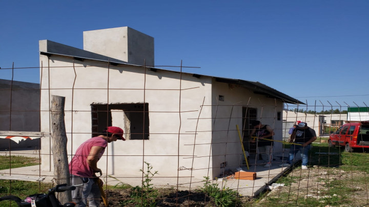 Con fondos provinciales se reanudó la construcción de 12 viviendas en Nogoyá