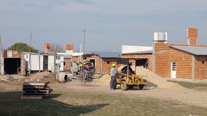 Con fondos provinciales reanudaron la terminación de 48 viviendas en Federal