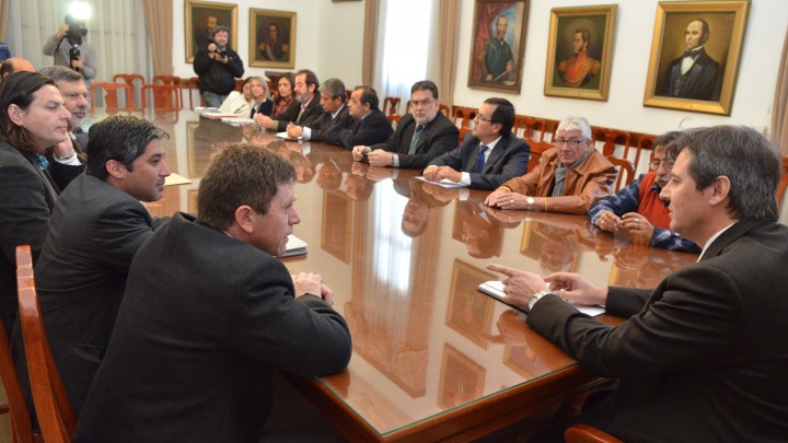 El gobierno recibió a los Bomberos Voluntarios de la provincia