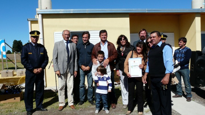 Quedaron inauguradas ocho viviendas del IAPV en Colonia Ensayo